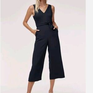 Aritzia Wilfred Ecoulement Black Sleeveless Cropped Jumpsuit size 6